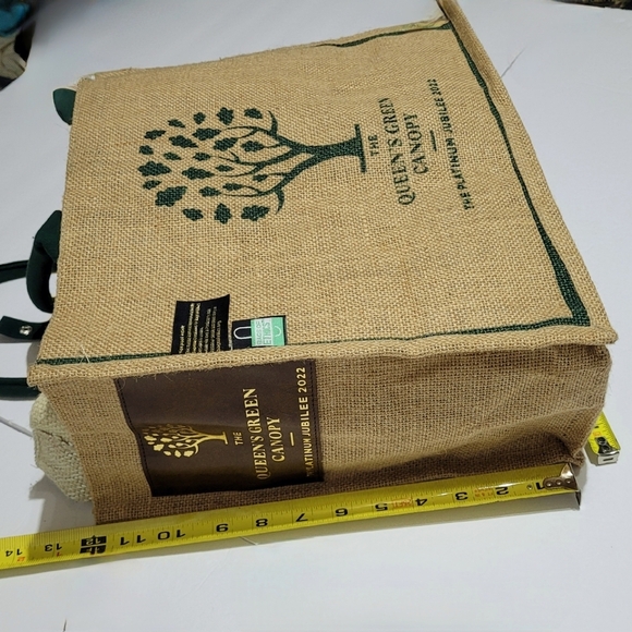The Queen's Green Canopy Platinum Jubilee 2022 Bag of Ethics Tote - Picture 12 of 13